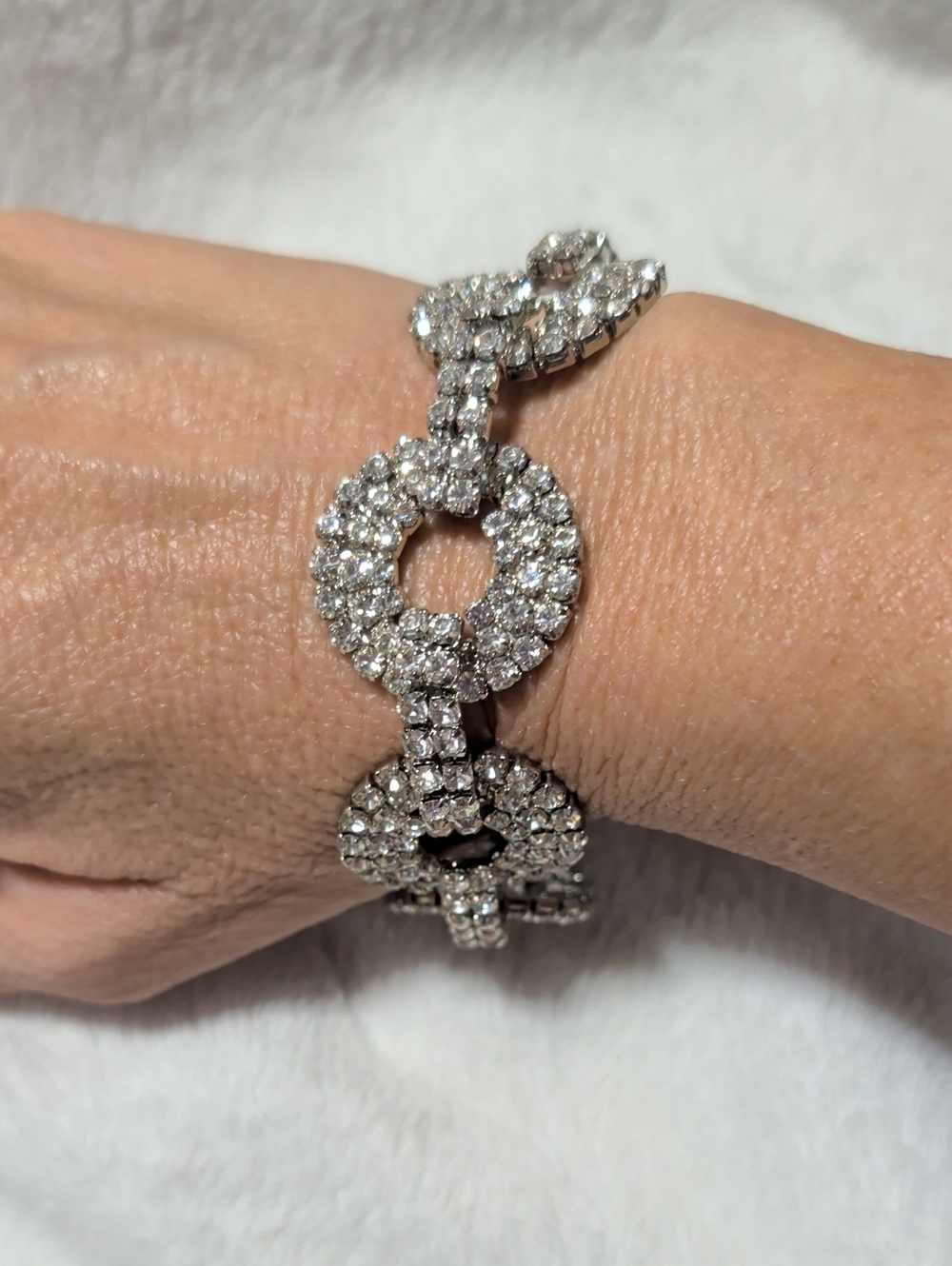 NWT Rhinestone Circle Link Bracelet  Silver Tone Crystal Bridal Glam
